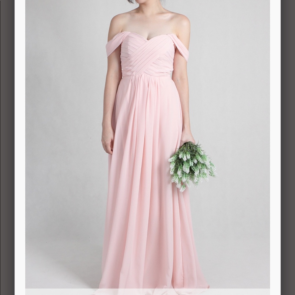 Off shoulder chiffon dress by Parsealed